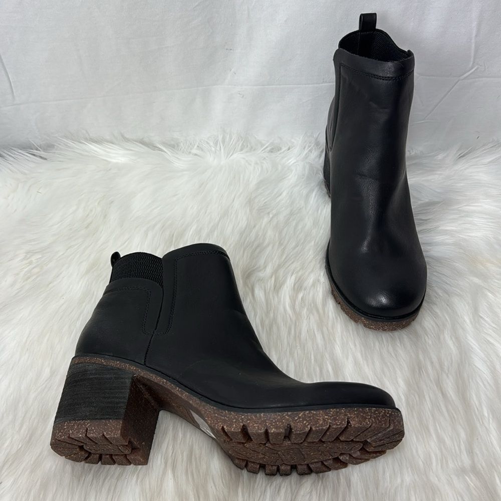Kork Ease NWOT Elsie Black Leather Lug Sole Booties Sz 11‎